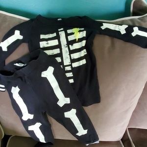 Carter's Pajamas - Set of Halloween Pjs Carter's Pajamas - Set of Halloween Pjs